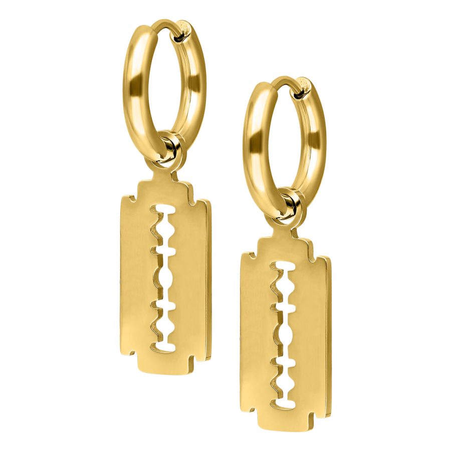 Goldene Ohrringe mit Rasierklingenanhänger auf weißem Hintergrund