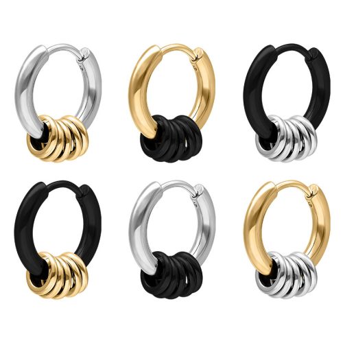 Sechs kleine Ohrringe in Schwarz, Silber und Gold auf weißem Hintergrund