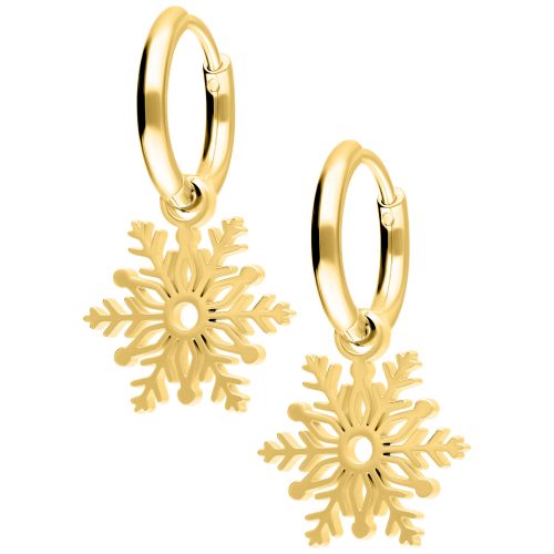 Zwei goldene Ohrringe mit Schneeflocken-Anhänger auf weißem Hintergrund