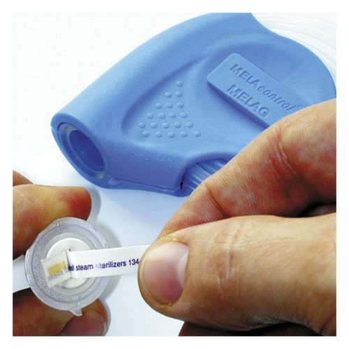 Nahaufnahme eines blauen MELAcontrol Praxis-Sets mit Sterilisationsindikator