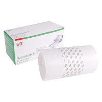 Gerollter Suprasorb® Folienverband vor Verpackung auf weißem Hintergrund