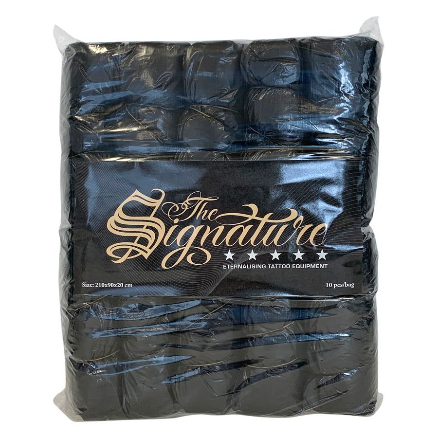 Schwarzer Matratzenschoner in Verpackung mit goldener Aufschrift 'The Signature'