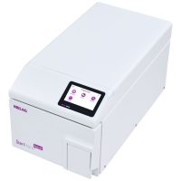 Weißer Sterilisator SteriHero Speed+ von Melag auf weißem Hintergrund