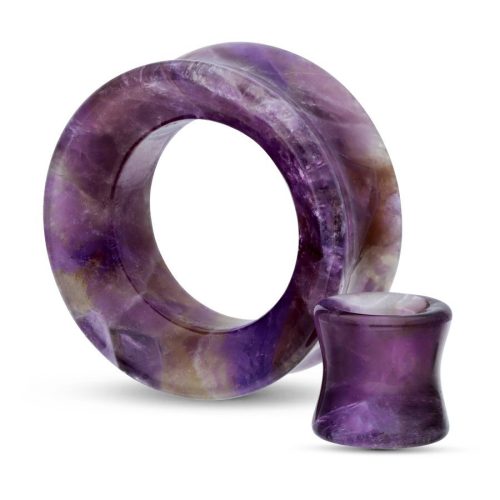Lila Amethyst Tunnel und Plug aus Stein auf weißem Hintergrund