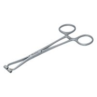 Silberne Septum Zange aus Chirurgenstahl auf weißem Hintergrund