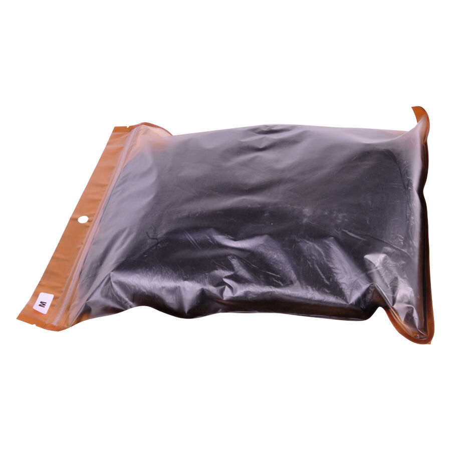 Schwarzer wasserdichter Armlehnenbezug in transparenter Verpackung