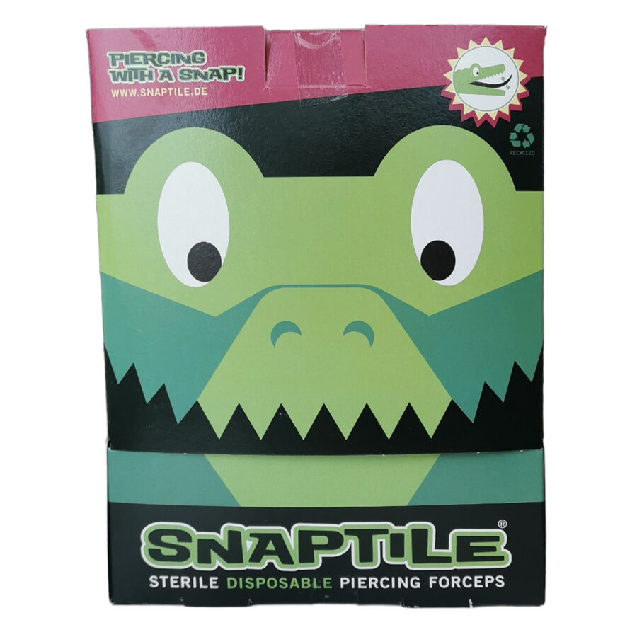 Grüne Verpackung mit Krokodil-Design, Aufschrift 'Snaptile' und Hinweis auf Recycling