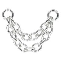 Silberne doppelte Piercingkette, 15 mm, auf weißem Hintergrund