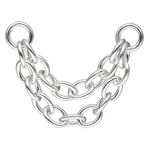Silberne doppelte Piercingkette, 15 mm, auf weißem Hintergrund
