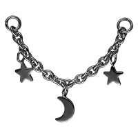Schwarze Piercingkette mit Mond und Sternen auf weißem Hintergrund