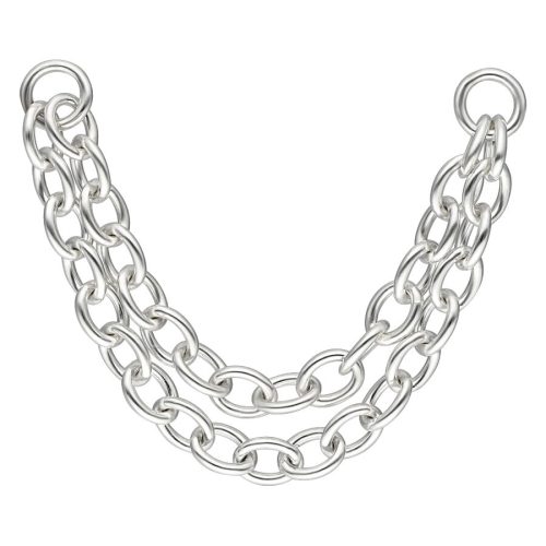 Doppelte Kette aus Silber mit einer Länge von 30 mm auf weißem Hintergrund