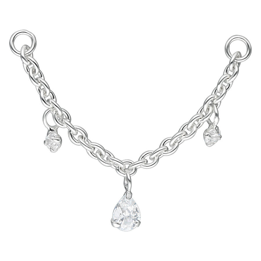 Silberne Piercingkette mit drei klaren Kristalltropfen auf weißem Hintergrund
