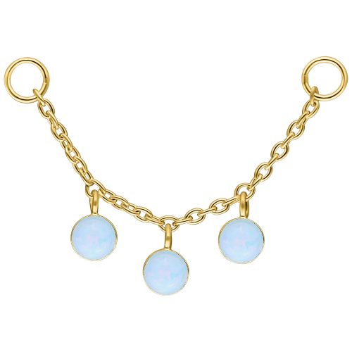 Goldene Kette mit drei runden, synthetischen Opalen auf weißem Hintergrund