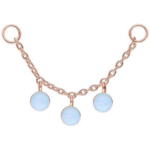 Roségoldene Kette mit drei synthetischen Opalen auf weißem Hintergrund