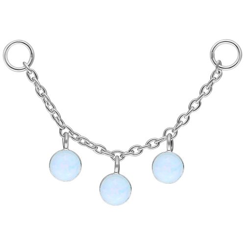 Silberne Piercingkette mit drei synthetischen Opal-Steinen auf weißem Hintergrund