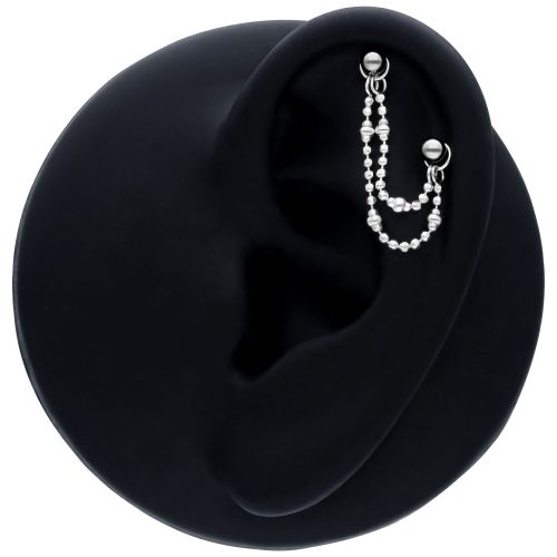 Schwarze Doppel-Ballkette Piercingkette, 20mm Länge, auf schwarzem Hintergrund