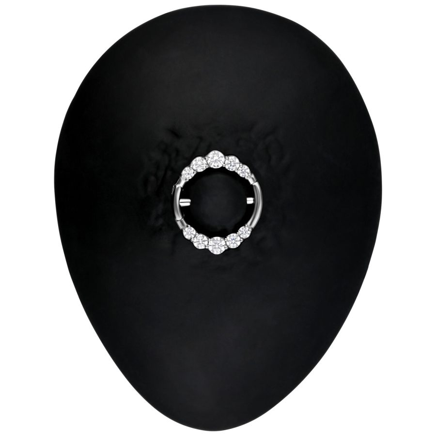 Silberner Nipple Clicker mit doppelten Kristallen auf schwarzem Hintergrund