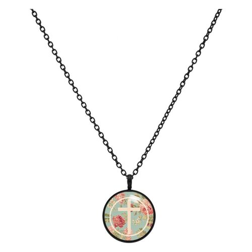 Schwarze Kette mit rundem Anhänger, Kreuz und Rosenmuster auf hellem Hintergrund