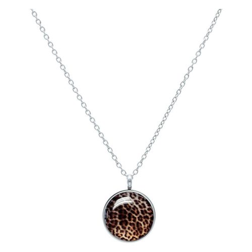 Silberne Kette mit rundem Leopard-Anhänger auf weißem Hintergrund