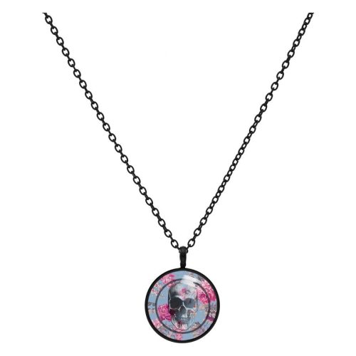 Schwarze Kette mit Totenkopf-Medaillon und rosa Blumen auf weißem Hintergrund