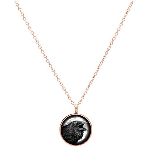 Roségoldene Kette mit Anhänger eines Rabens auf weißem Hintergrund