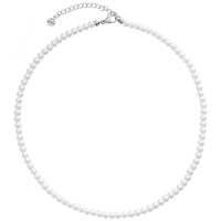 Kleine synthetische Perlenkette aus Chirurgenstahl in Silber auf weißem Hintergrund