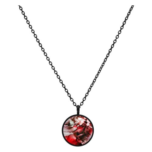 Red Sin Kette mit schwarzer Kette und rundem Anhänger auf weißem Hintergrund