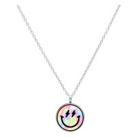 Silberne Kette mit rundem Smiley-Anhänger auf weißem Hintergrund