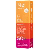 Orangene und pinke Verpackung von No Cosmetics Glowy Sunfluid LSF50 auf weißem Hintergrund