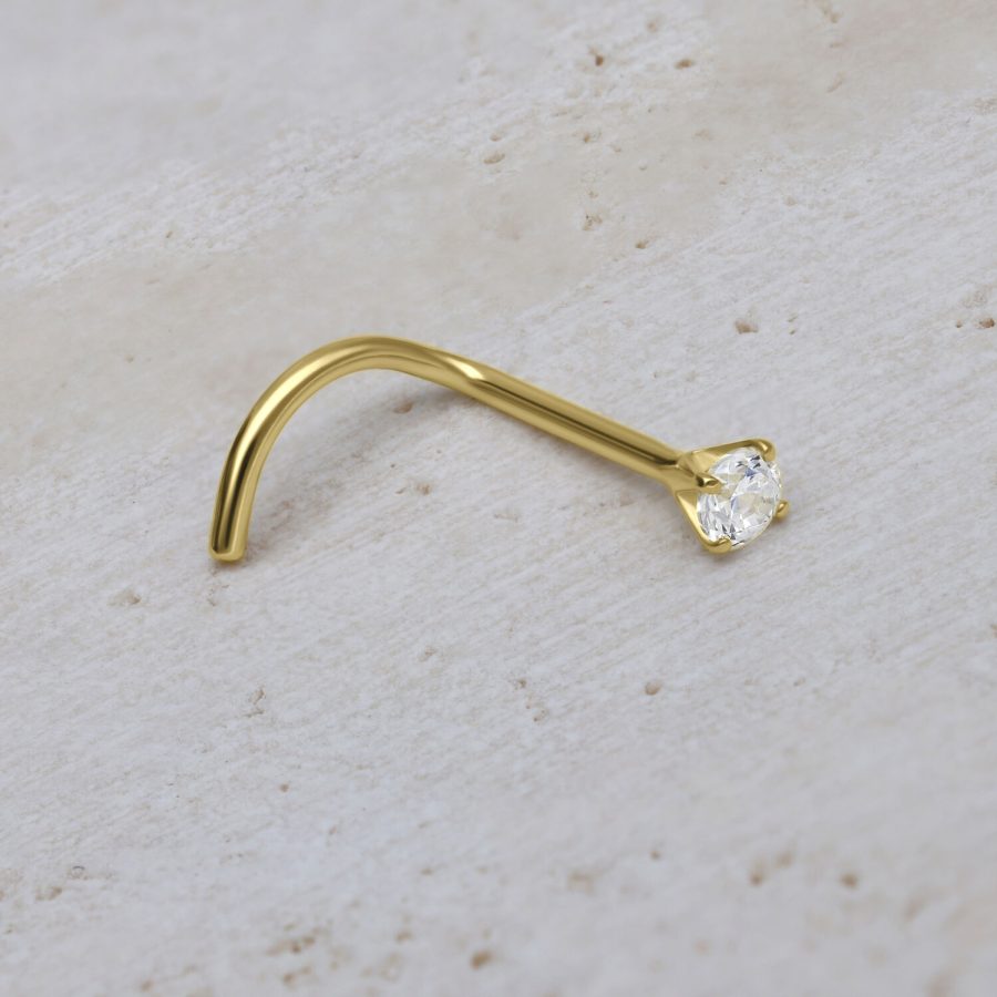 Goldener Nasenstecker mit klarem Zirkonia auf weißem Hintergrund