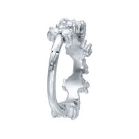Silberner Piercingring mit tiaraähnlichen Kristallen auf weißem Hintergrund