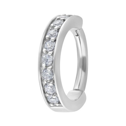 Silberfarbener Hinged Ring mit klaren Kristallen auf weißem Hintergrund