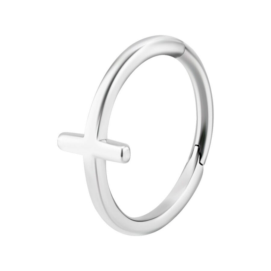 Silberner Piercingring mit Kreuzdetail auf weißem Hintergrund