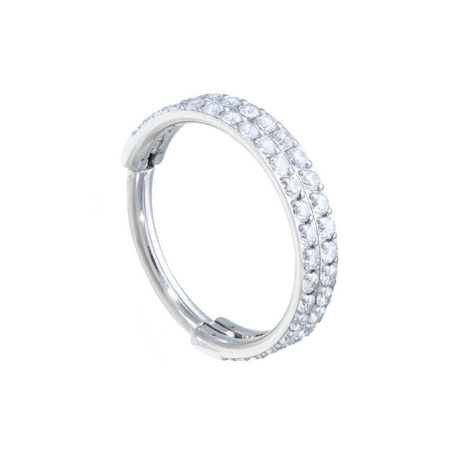 Silberner Piercingring mit Kristallen, 10 mm Innendurchmesser auf weißem Hintergrund