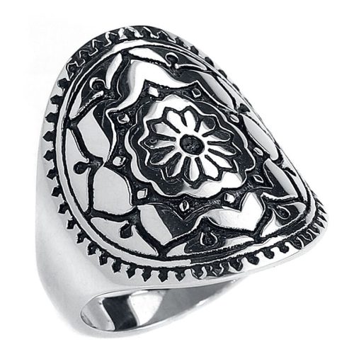 Silberner Mandala Ring aus Chirurgenstahl auf weißem Hintergrund