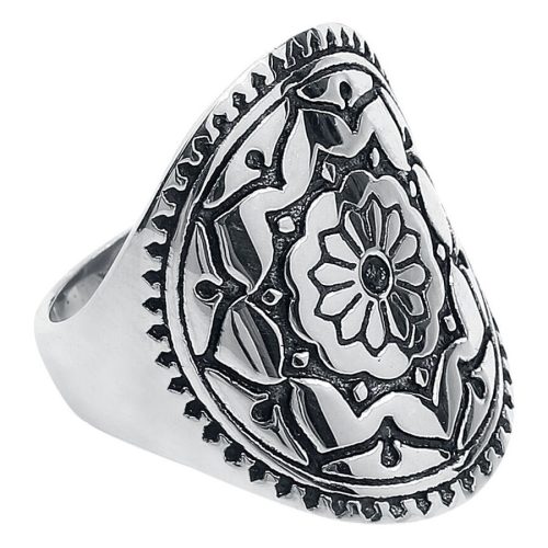 Silberner Mandala Ring aus Chirurgenstahl mit detailliertem Muster auf weißem Hintergrund