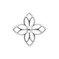 Silberner Blütenaufsatz für Piercings mit symmetrischem Design auf weißem Hintergrund