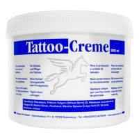 Weiße Dose Pegasus Tattoo Creme mit blauem Etikett und Logo auf weißem Hintergrund