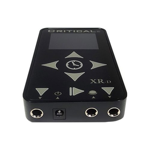 Schwarzes Tattoo Netzteil XR-D aus Aluminium auf weißem Hintergrund