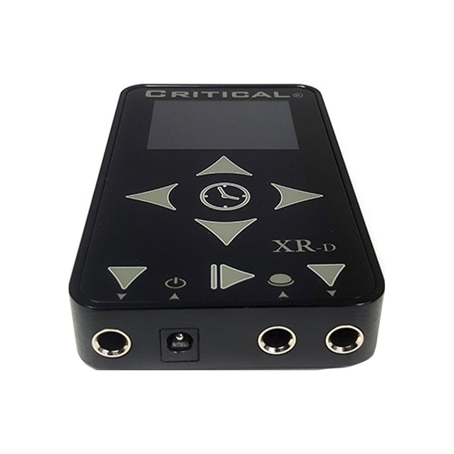 Schwarzes Tattoo Netzteil XR-D aus Aluminium auf weißem Hintergrund