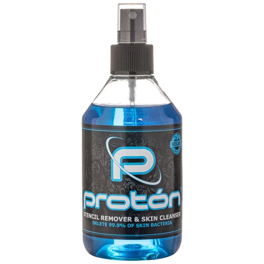 Proton Stencil Remover Blue Flasche mit Sprühkopf auf weißem Hintergrund