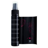 Schwarze Piercingspray Flasche und Verpackung auf weißem Hintergrund