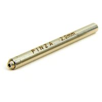 Silberner Kugelhalter 2,0 mm auf weißem Hintergrund, horizontal liegend
