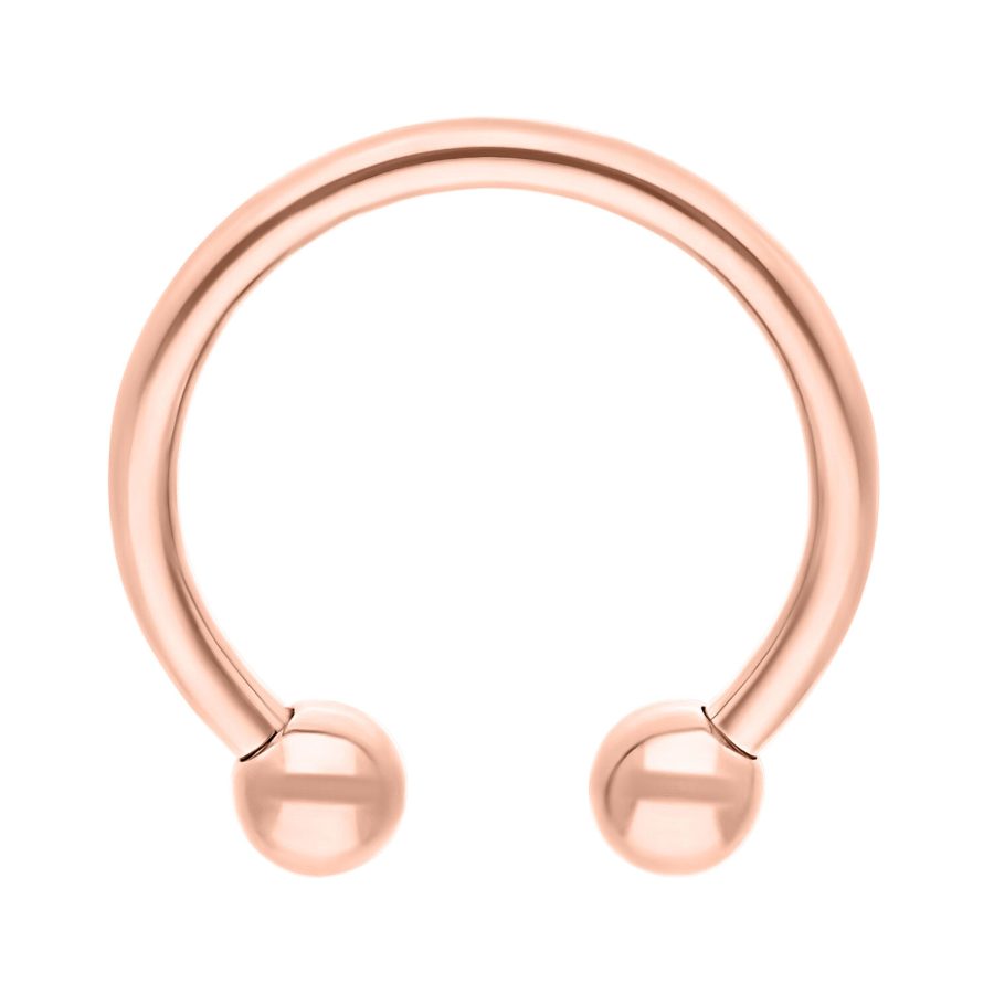 Circular Barbell aus roségoldenem Titan auf weißem Hintergrund