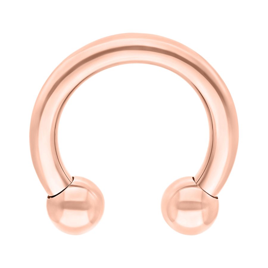 Circular Barbell aus roségoldfarbenem Titan auf weißem Hintergrund