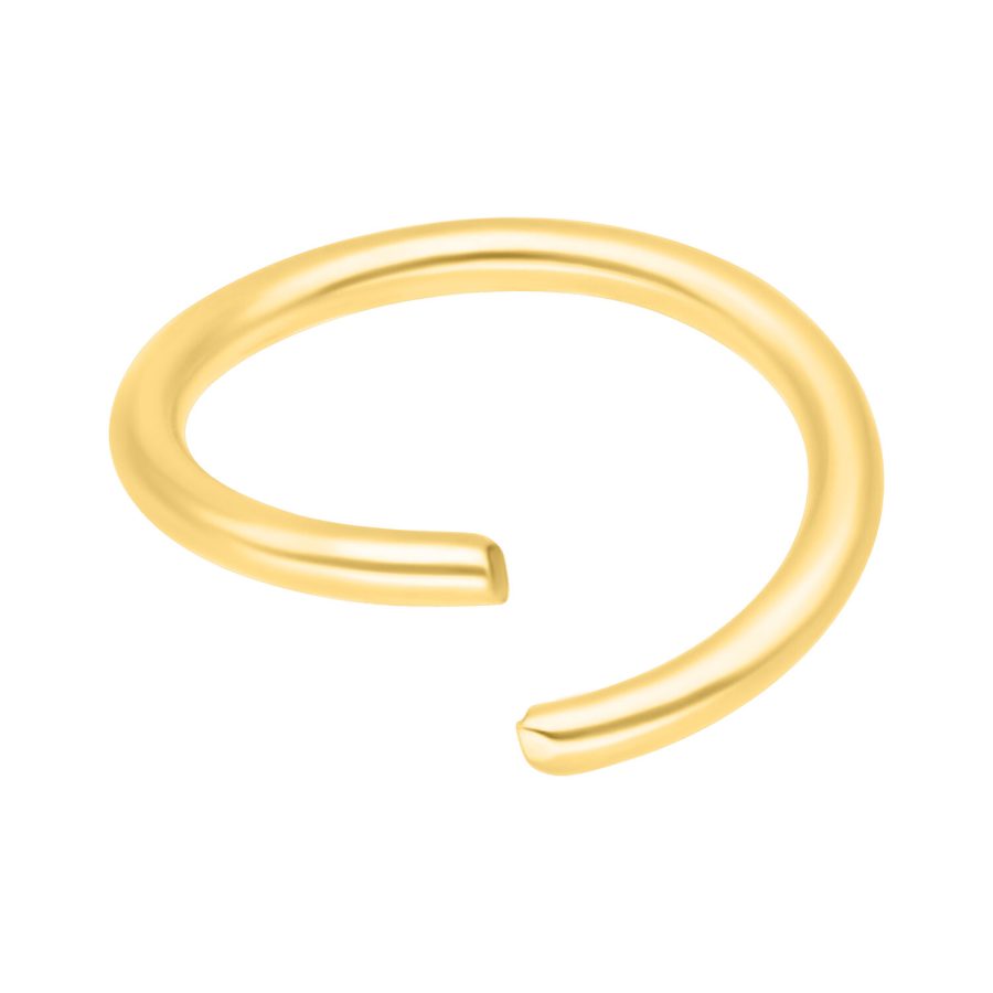 Goldener nahtloser Ring aus Chirurgenstahl auf weißem Hintergrund
