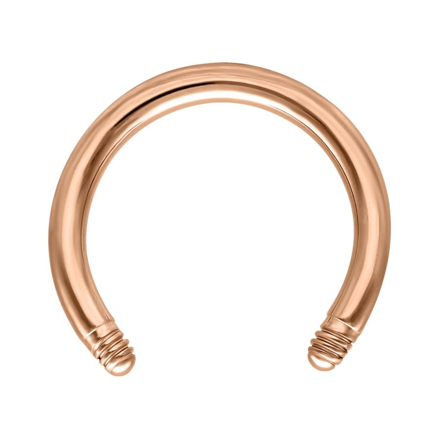 Roségoldener Circular Barbell aus Titan auf weißem Hintergrund