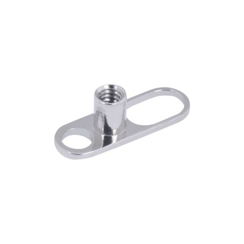 Silberner Titan Dermal Anchor mit zwei Löchern auf weißem Hintergrund