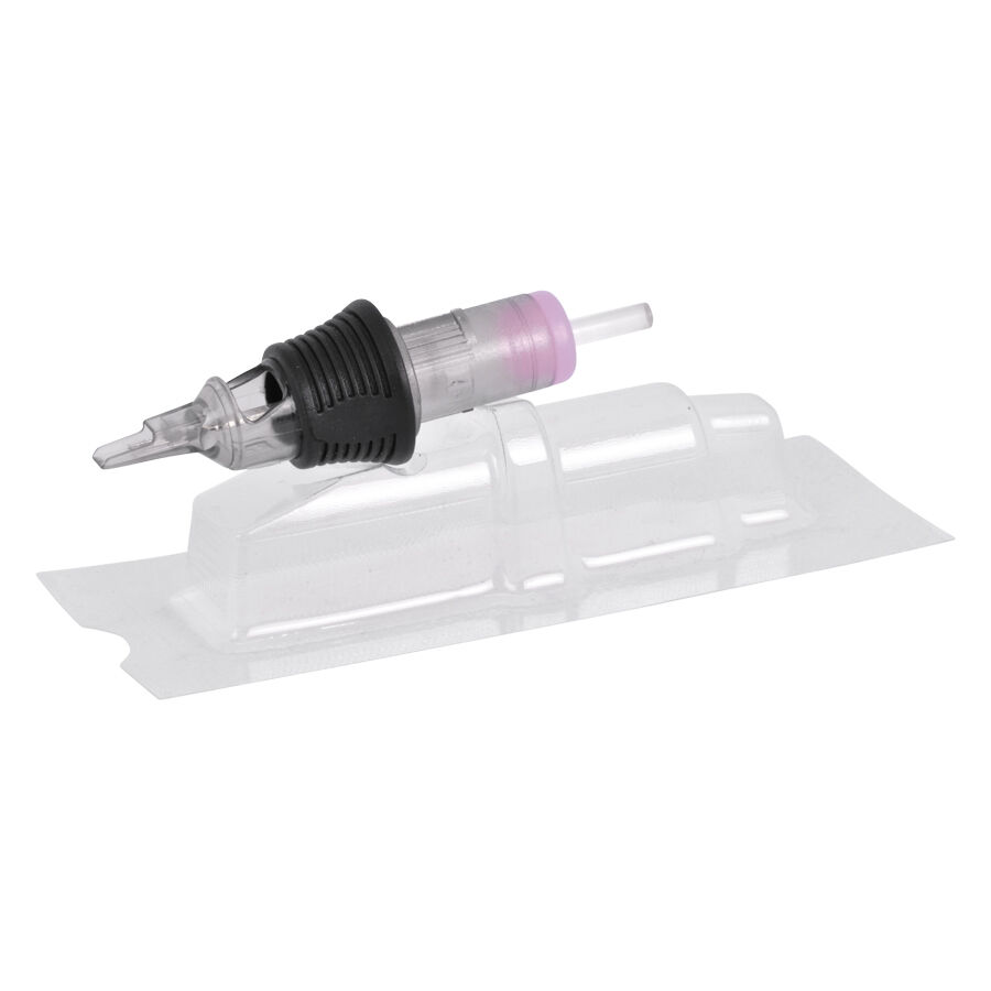 Transparente Magnum Curved Tattoo Cartridge mit schwarzem Griff auf weißem Hintergrund