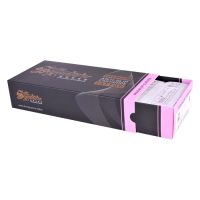 Schwarze Box mit Magnum Curved Cartridges auf weißem Hintergrund